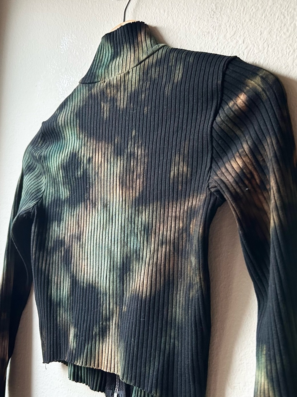 NWT Cotton Citizen Ibiza Turtleneck Ribbed Crop Top in Green Desert Mirage Sz XS - Picture 12 of 16